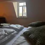 Altstadthaeuschen Mit Charm , Naehe Heidelberg Castle, Neckarufer * هيرشهورن