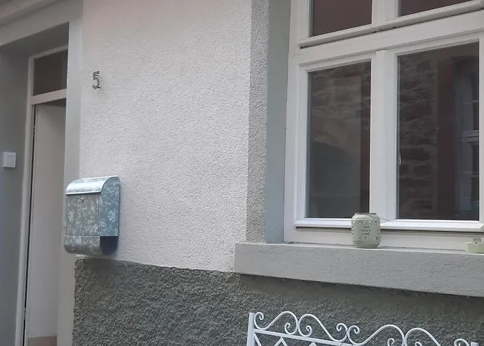 Altstadthaeuschen Mit Charm , Naehe Heidelberg Castle, Neckarufer *