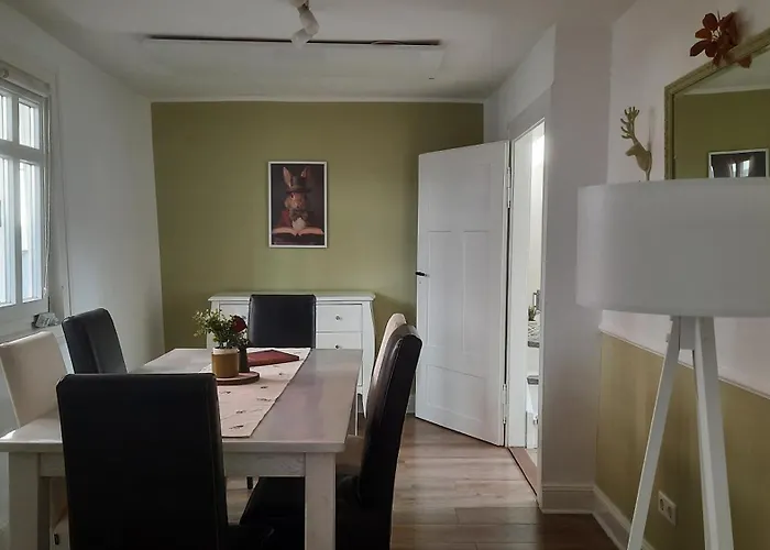 Altstadthaeuschen Mit Charm , Naehe Heidelberg Castle, Neckarufer